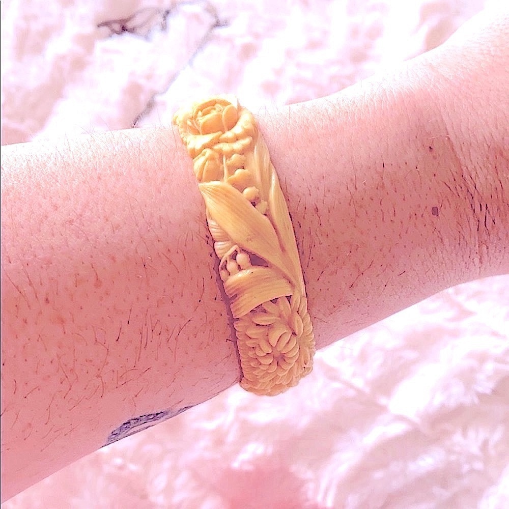 Boho Carved Flower Resin Bracelet